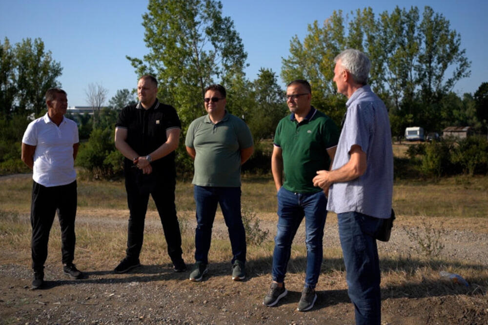 UMESTO DEPONIJE OD 12,5 HEKTARA, 300 NOVIH STABALA: Dugogodišnji ekološki problem u Laćarku trajno završen (FOTO)