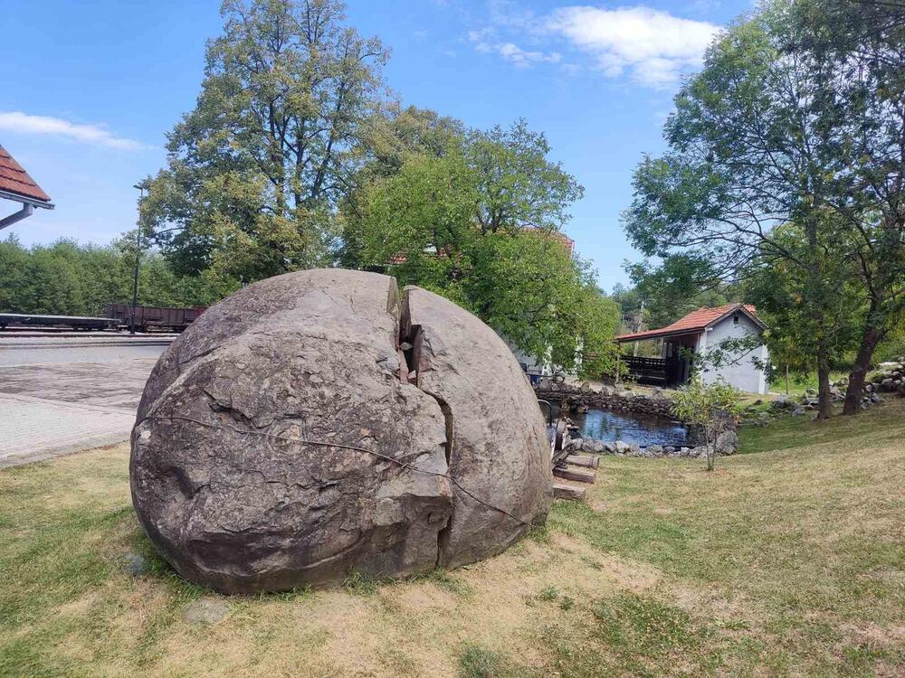 Ludi kamen, kamen mudrosti, Mokra Gora, Kremna