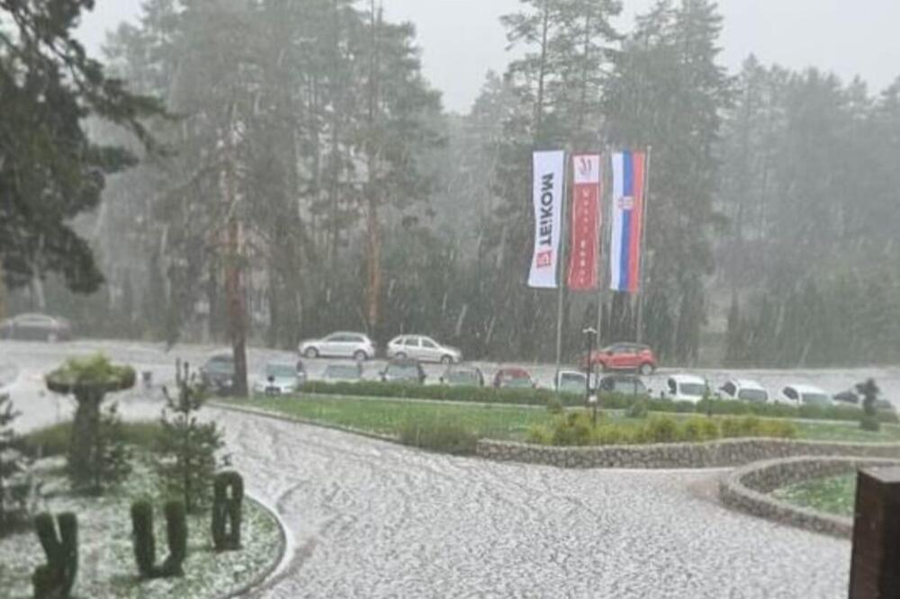 ŠOK NA ZLATIBORU USRED NEVREMENA! Ljudi izašli, GLEDAJU I NE VERUJU: Beli se KAO USRED ZIME, sledeći na udaru ovaj grad (FOTO)