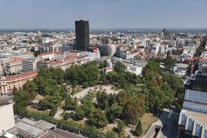 PARK MANJEŽ: Ovde su se nalazile kasarne i štale, a sada je muzički i cvetni kutak Beograda