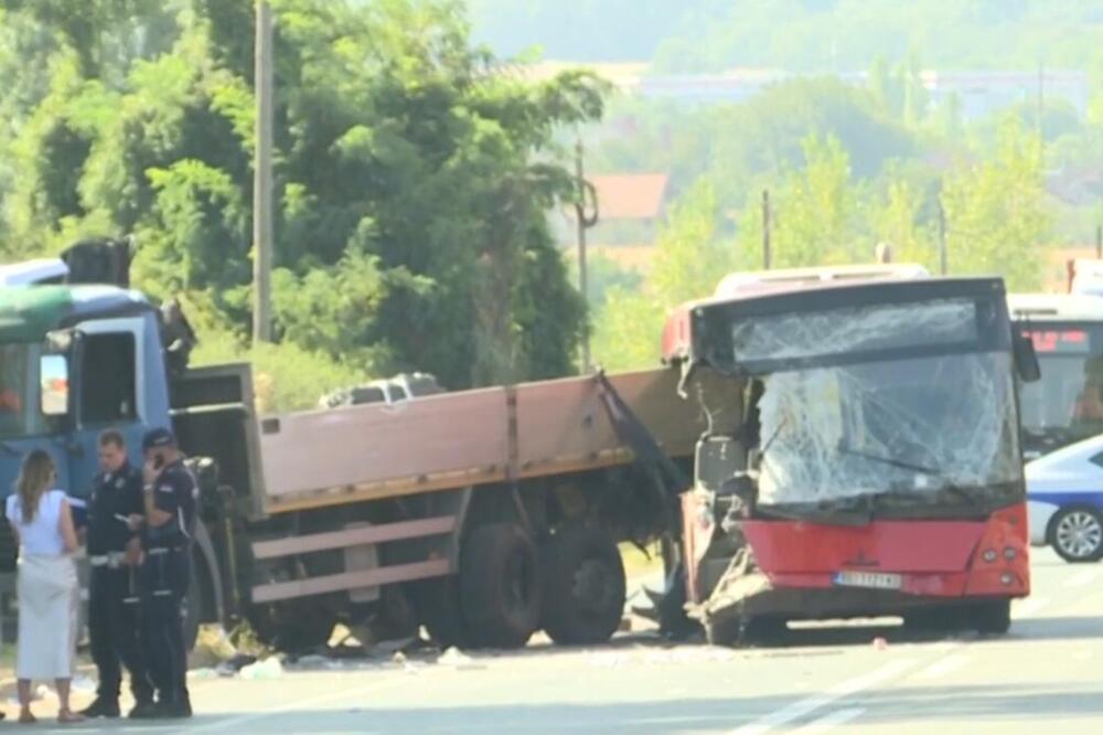 TUŽILAŠTVO TRAŽI ZADRŽAVANJE VOZAČA AUTOBUSA KOJI JE UČESTVOVAO U NESREĆI KOD UMKE: Jedan putnik poginuo, više povređenih