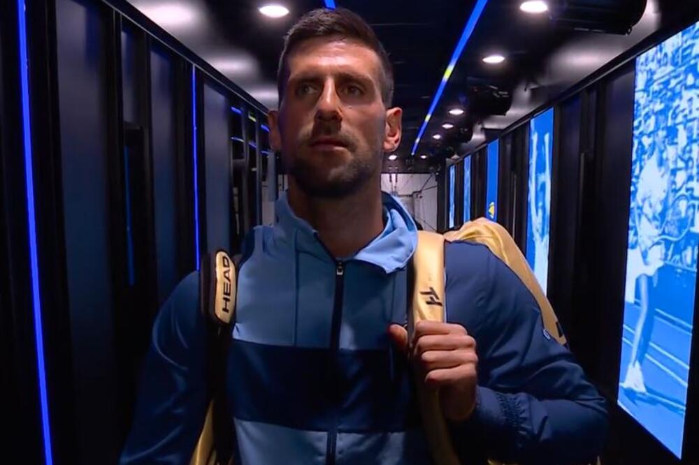 VIDEO! NOVAK SE PREKRSTIO I KRENUO U POHOD NA 25. GREND SLEM: Đoković dobio ovacije po izlasku na teren