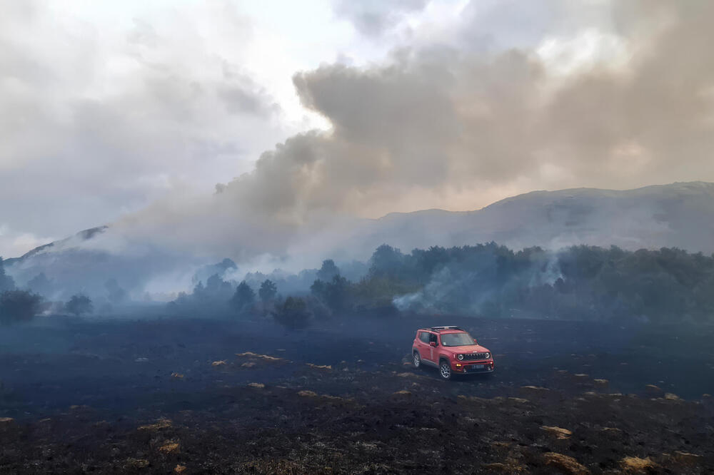 VATROGASCI I DALJE DEŽURAJU Lokalizovan požar na Žaračkoj planini, na Troglavu izgorelo 50 hektara šume