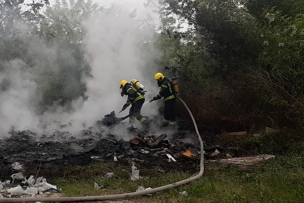 GOTOVO 200 POŽARA VIŠE NA OTVORENOM: Od početka godine bukti u Mačvanskom okrugu, vatrogasci se danonoćno bore sa stihijom