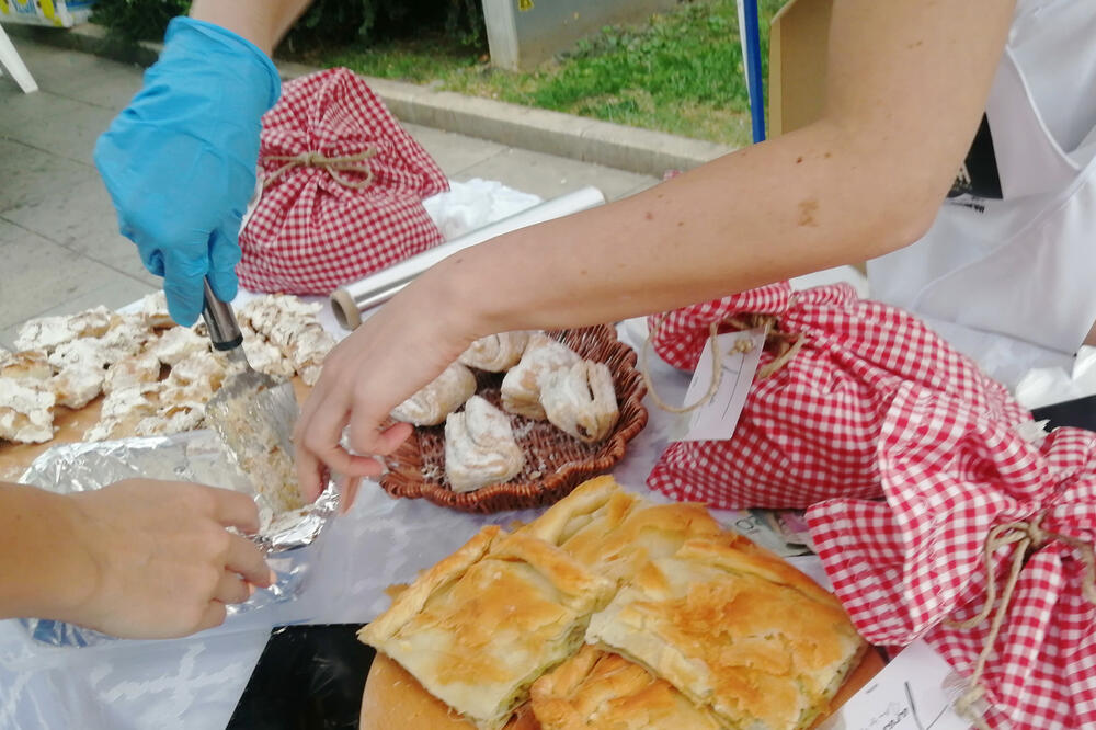 Degustacija i uživanje drugog dana manifestacije! Vranje nekad i sad: Uz dobru knjigu, vranjsku samsu i salčiće (FOTO)