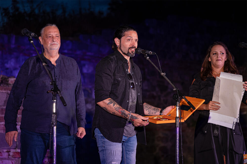 Počela 57. Gitarijada u Zaječaru: Rokonačelnik Roni Romero istakao da mu je čast što nastupa na najstarijem festivalu na Balkanu