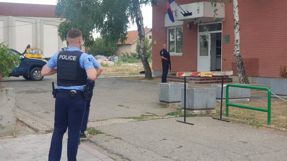 Kosovo, Kosovska Mitrovica, kosovska policija