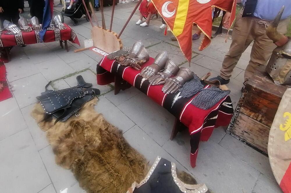 MANIFESTACIJA U VRANJU: Srpski viteški red Svibor, izložba Koštana na sceni i Sukaljka-mesenija (FOTO)