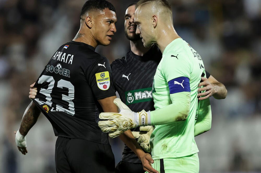 VIDEO! KLJUČA U PARTIZANU: Umalo tuča Jovanovića i Arijage