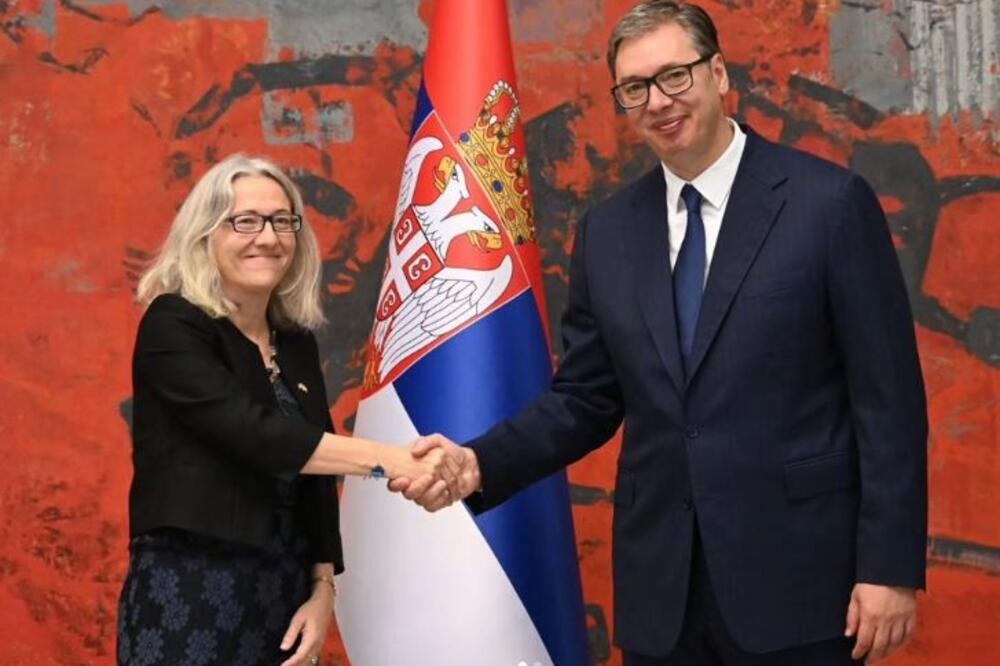 "POŽELEO SAM DOBRODOŠLICU NOVOJ AMBASADORKI ŠVAJCARSKE" Predsednik Vučić primio akreditivna pisma An Lugon-Mulen (foto)