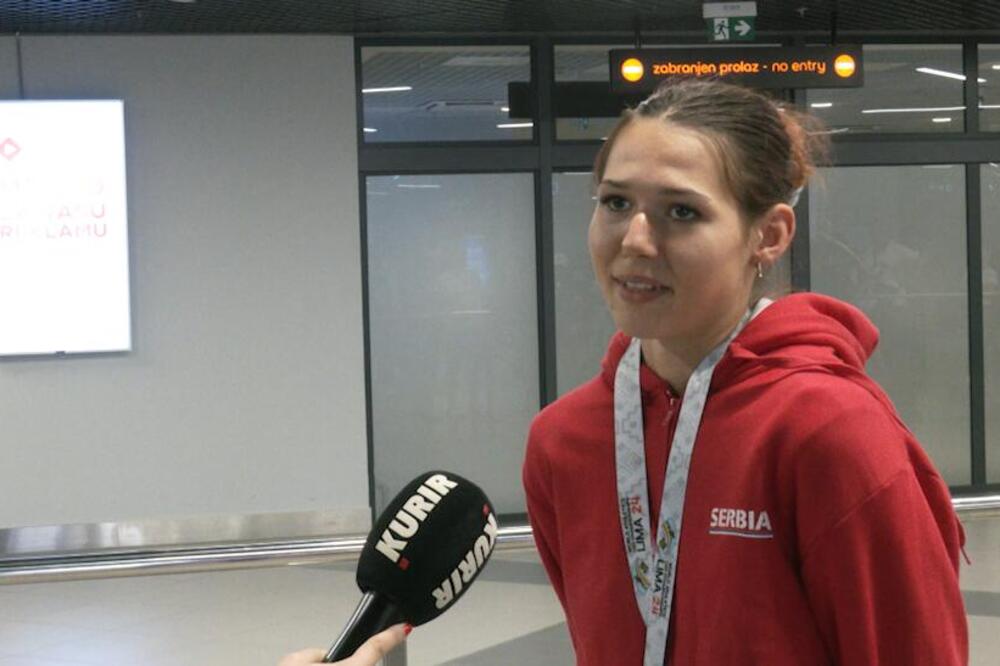 "SA SAMOG DNA SAM SE POPELA NA VRH" Angelina Topić direktno sa aerodroma: Nisam mogla da hodam, a sada sam svetska šampionka