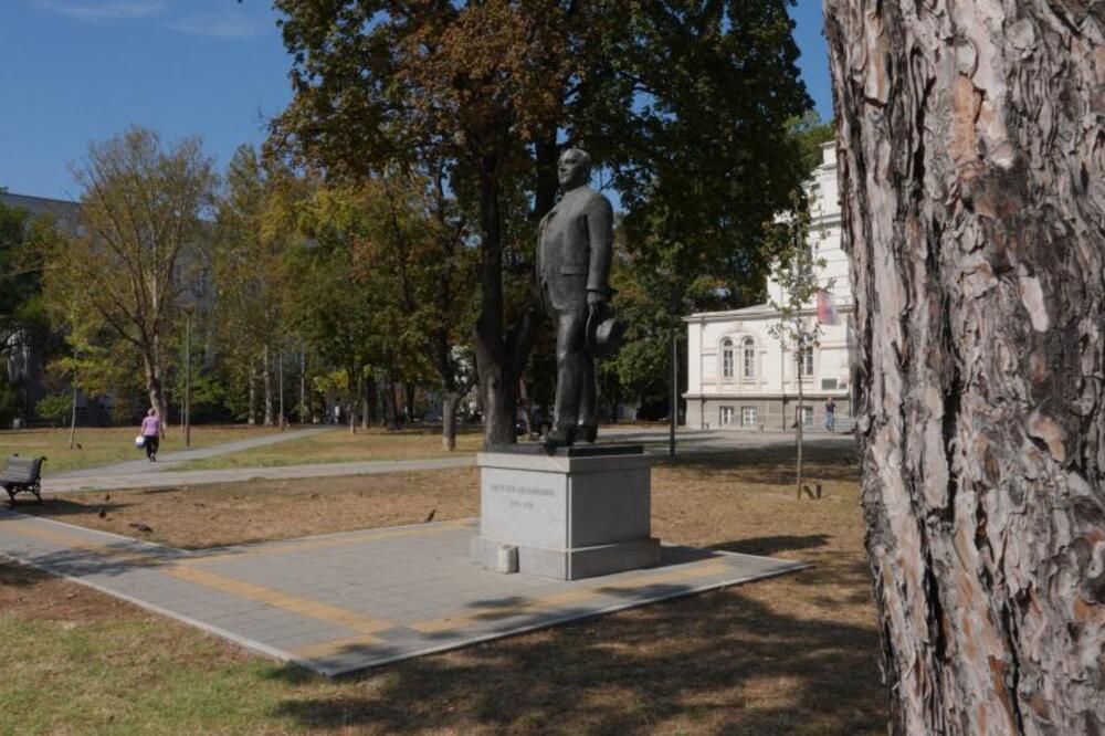 Sa 25 godina postao prvi srpski doktor tehničkih nauka: Spomenik Milutinu Milankoviću na Vračaru FOTO