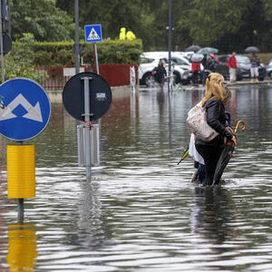 CIKLON BORIS ODNEO PET ŽIVOTA U KOMŠILUKU: Katastrofalne poplave, bujica